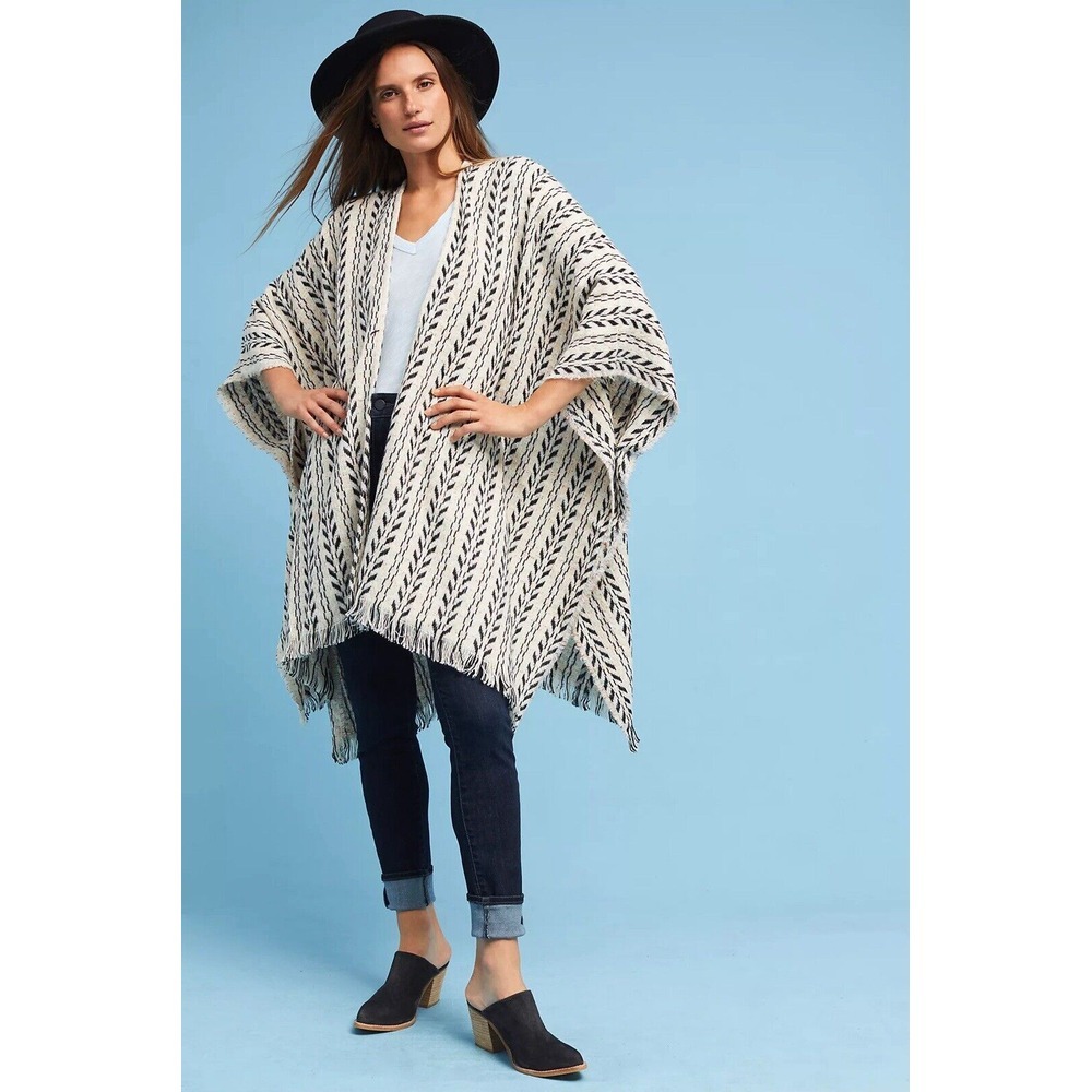 Anthropologie Do Everything in Love Iris Chevron Striped Kaftan OSFA‎ Sweater